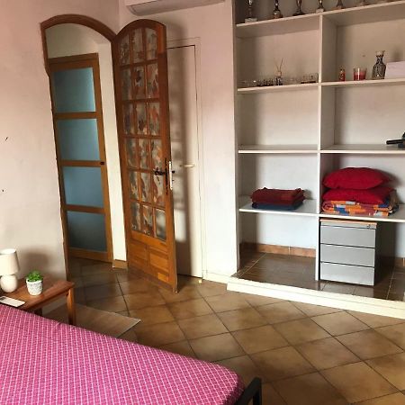 Chambre Climatisee Avec Sdb Privee Dans Une Villa Avec Piscine Ouverte D'Avril A Mi Octobre Marseille Exterior photo