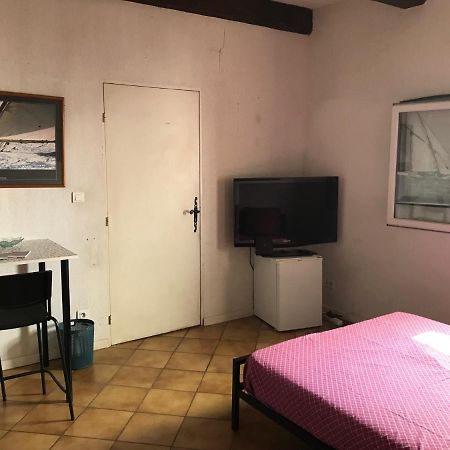 Chambre Climatisee Avec Sdb Privee Dans Une Villa Avec Piscine Ouverte D'Avril A Mi Octobre Marseille Exterior photo